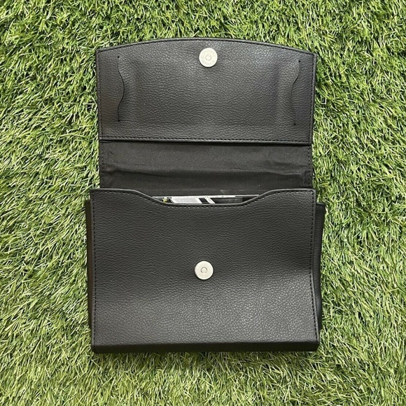 2018 Mercedes-Benz C-Class Coupe Owners Manual (C63 AMG C43 AMG, C300 4MATIC) - Picture 14 of 14